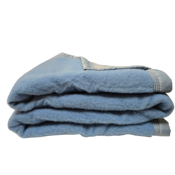 Wollen deken - By Savanne - All Year (500 gram) - Blauw Wollen deken - By Savanne - All Year (500 gram) - Blauw