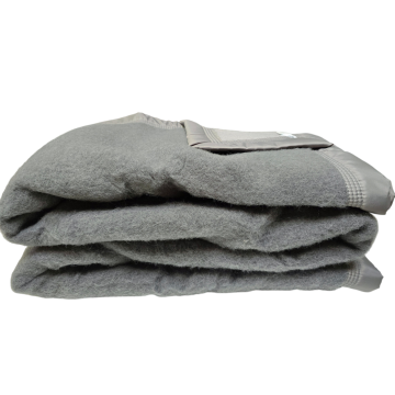 Wollen deken - By Savanne - All Year (500 gram) - Grijs Wollen deken - By Savanne - All Year (500 gram) - Grijs
