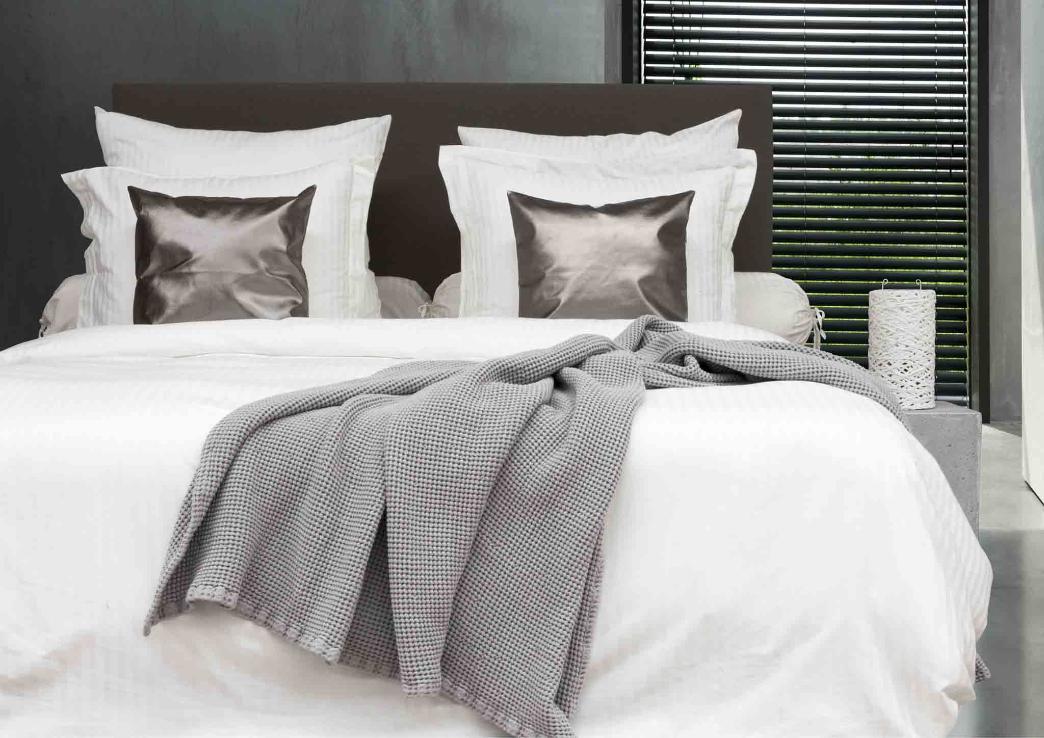 Plaid bed shop