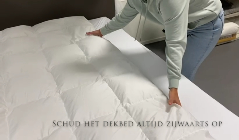 Opschudden van een donzen dekbed